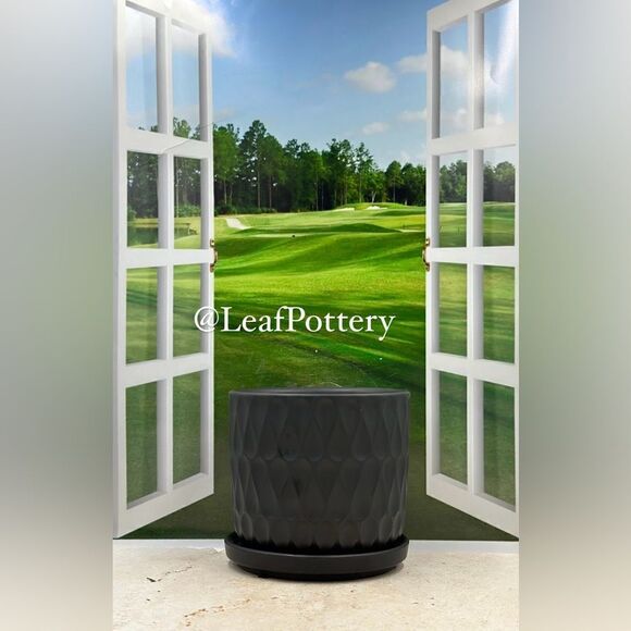 Black Link (MD)  Ceramic Planter Pot with Saucer Attached - Picture 1 of 9